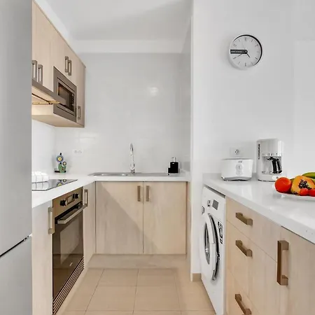 Floor, Sea View, Huge Terrace, Heated Pool, Garage Apartmán *